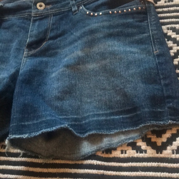 Cute top and Jean shorts - Picture 6 of 7